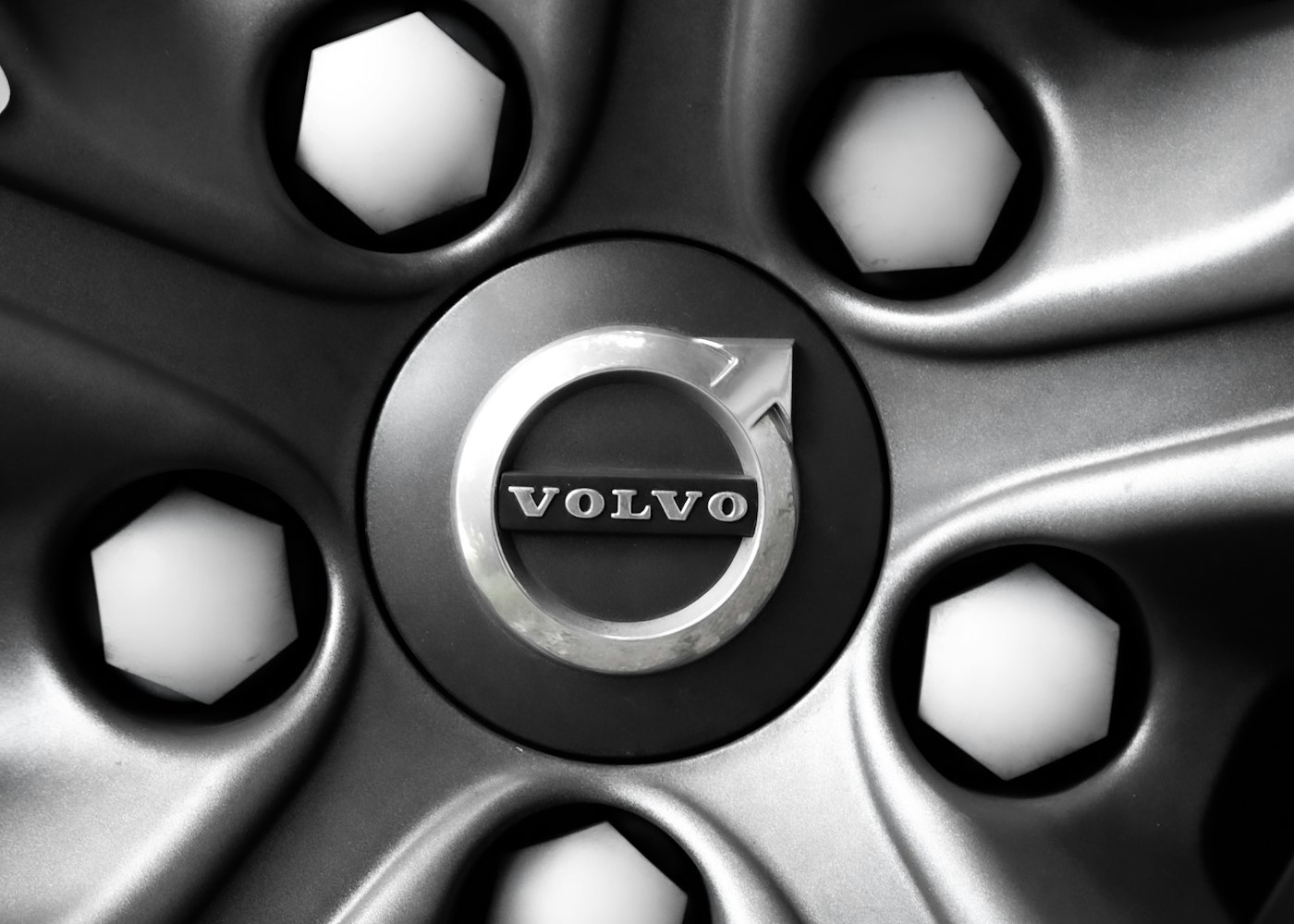 Close-up van een schone Volvo velg